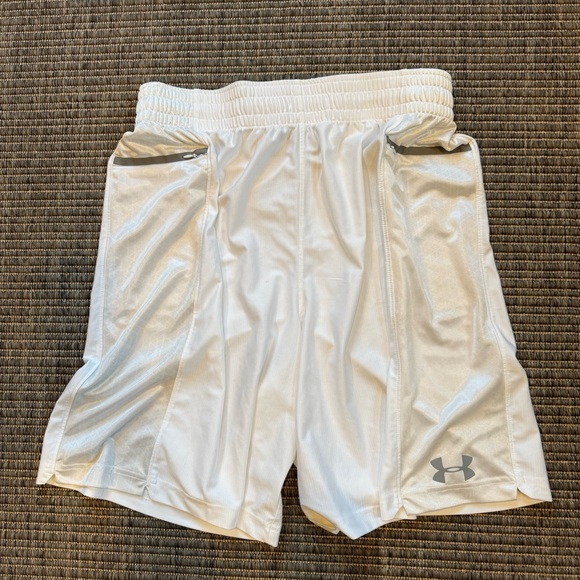 Under Armour White Loose Fit Performance Shorts - Picture 1 of 4